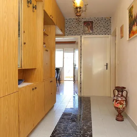 Apartments Neven - 30M From Sea Appartement *