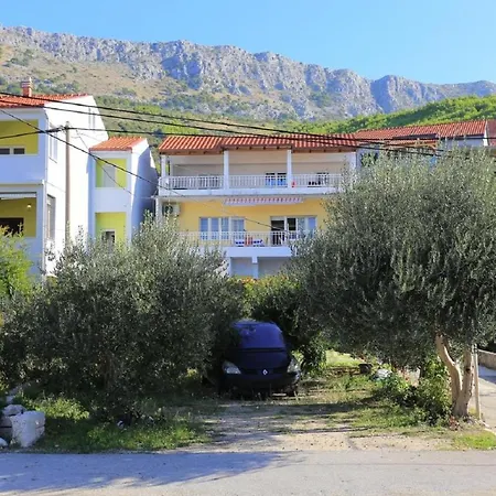 Apartments Neven - 30M From Sea Appartement