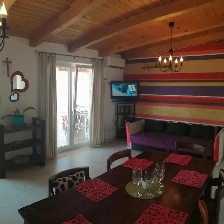 Apartments Neven - 30M From Sea Appartement *