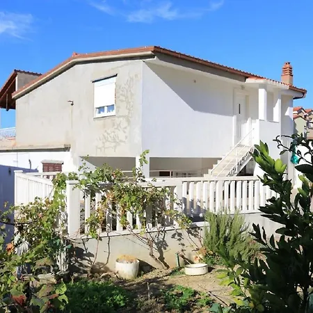 Apartments Neven - 30M From Sea Appartement *